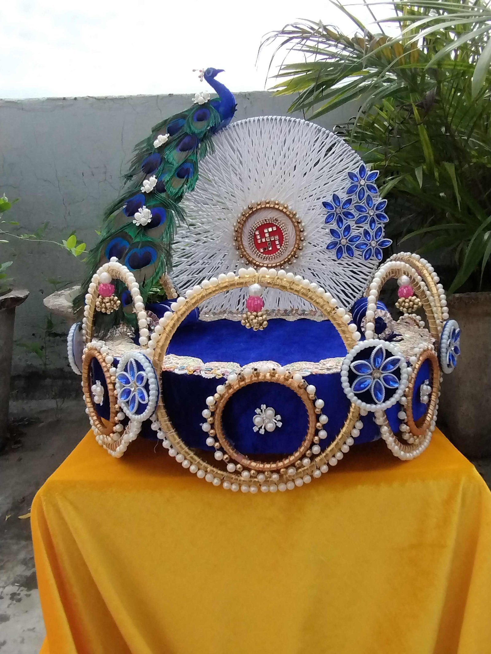Laddu Gopal Singhasan